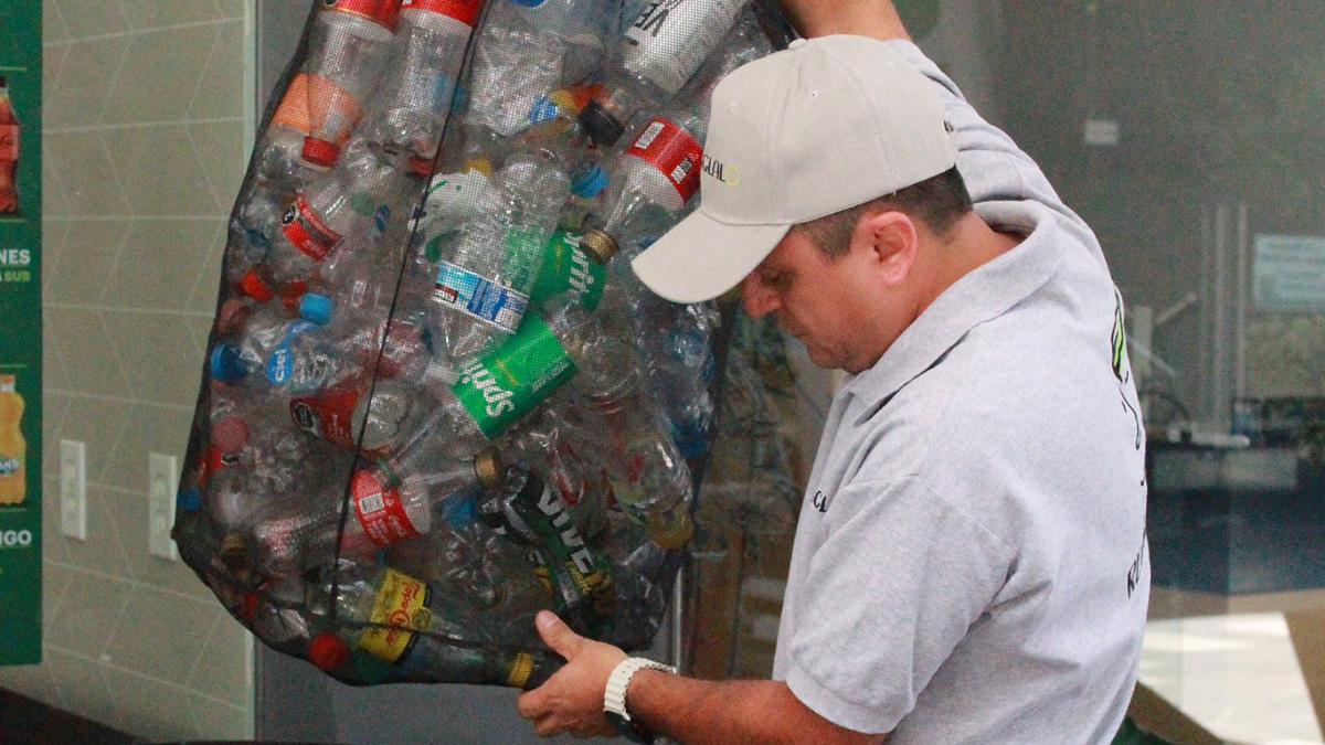 Impulsan reciclaje en Guadalajara con convenio entre Arca Continental y Rappi